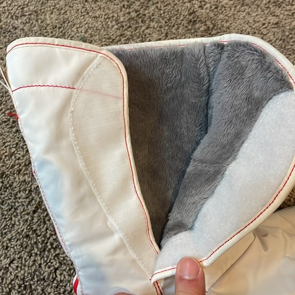 Crocs Lady’s Winter Boots. - Picture 6 of 9